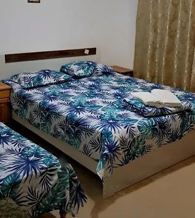 Family House Victoria' Garden